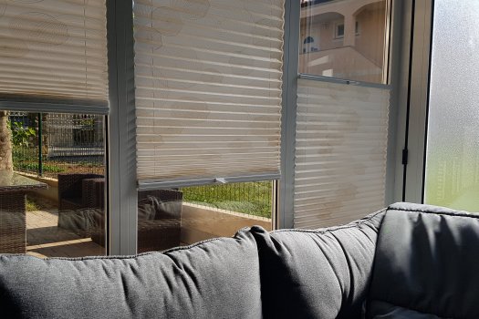 Plise zavese STRLE. Zakaj je to senčilo izpodrinilo rolo zavese in notranje žaluzije?